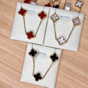 Collar Clover