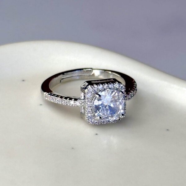 Anillo Dione